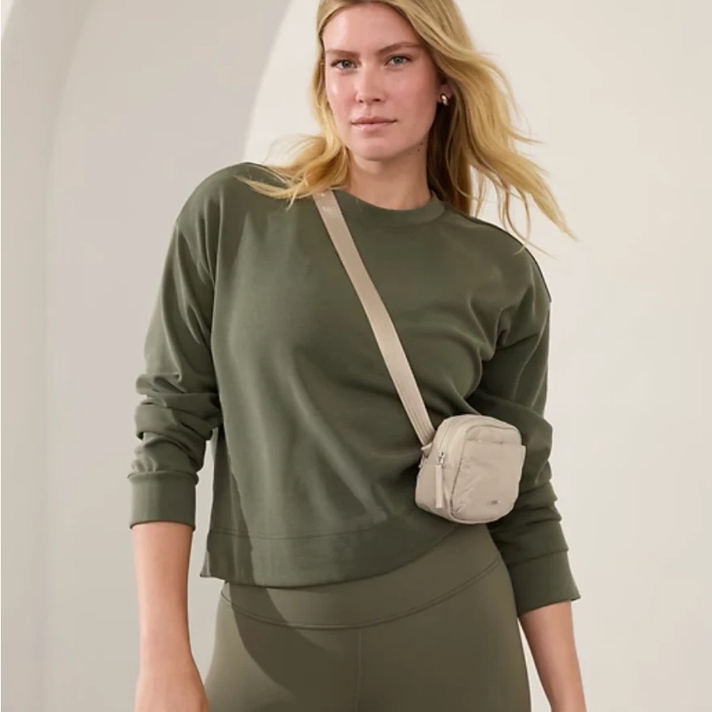 NWOT Athleta Seasoft Aspen Olive Green Women's Crewneck Sweatshirt - size XS